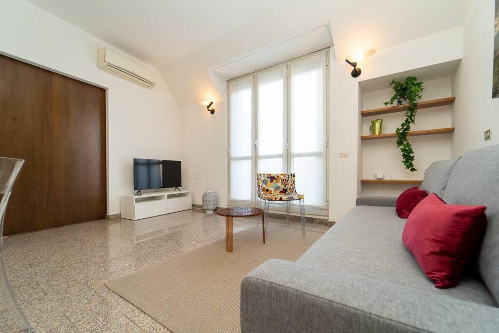 5 Giornate Apt Con Terrazzo E Garage Privato Milaan Buitenkant foto
