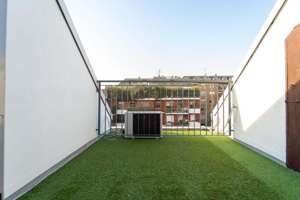 5 Giornate Apt Con Terrazzo E Garage Privato Milaan Buitenkant foto