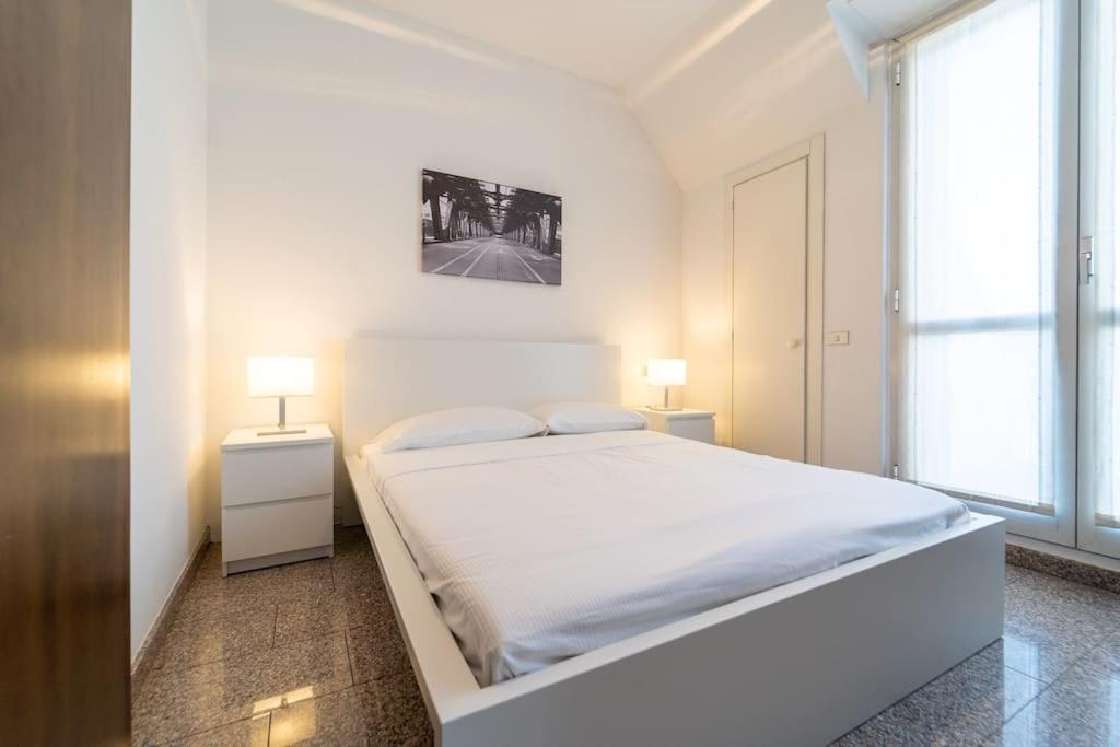 5 Giornate Apt Con Terrazzo E Garage Privato Milaan Buitenkant foto